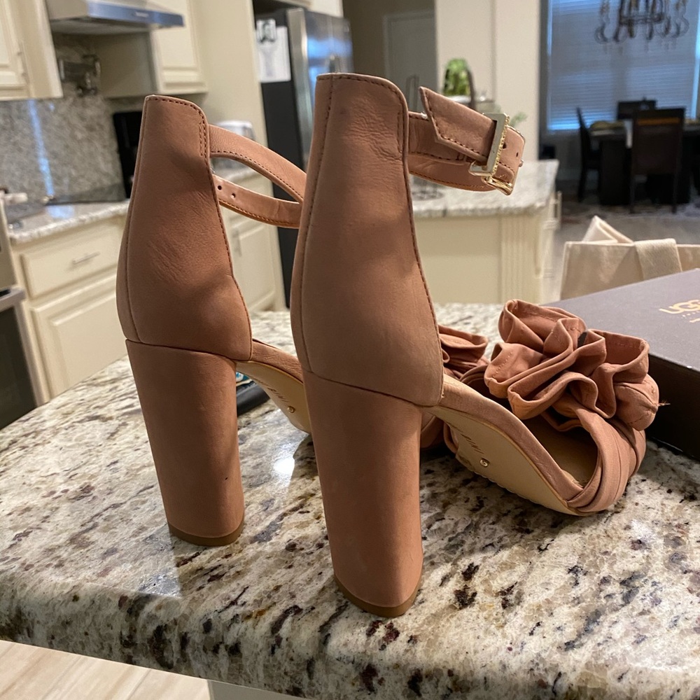 Beautiful pink heels - Picture 8 of 10